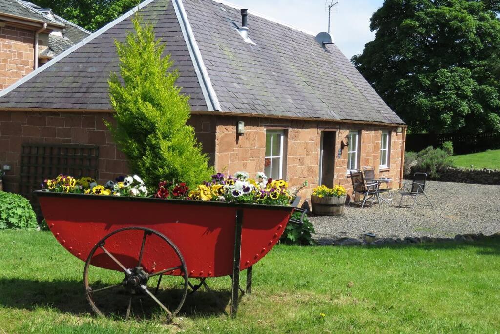 Harleyburn Cottages - Stables And Saddlery Melrose Exteriér fotografie